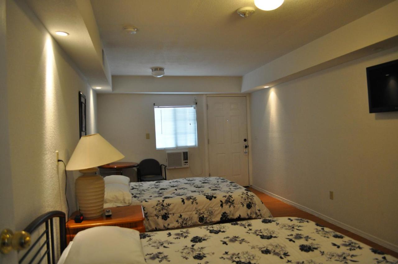 K7 Bed And Breakfast Паръмп Екстериор снимка
