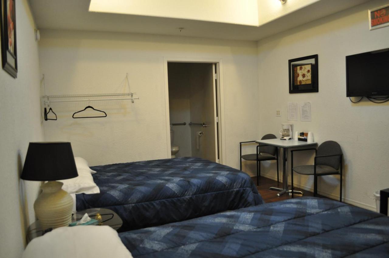 K7 Bed And Breakfast Паръмп Екстериор снимка