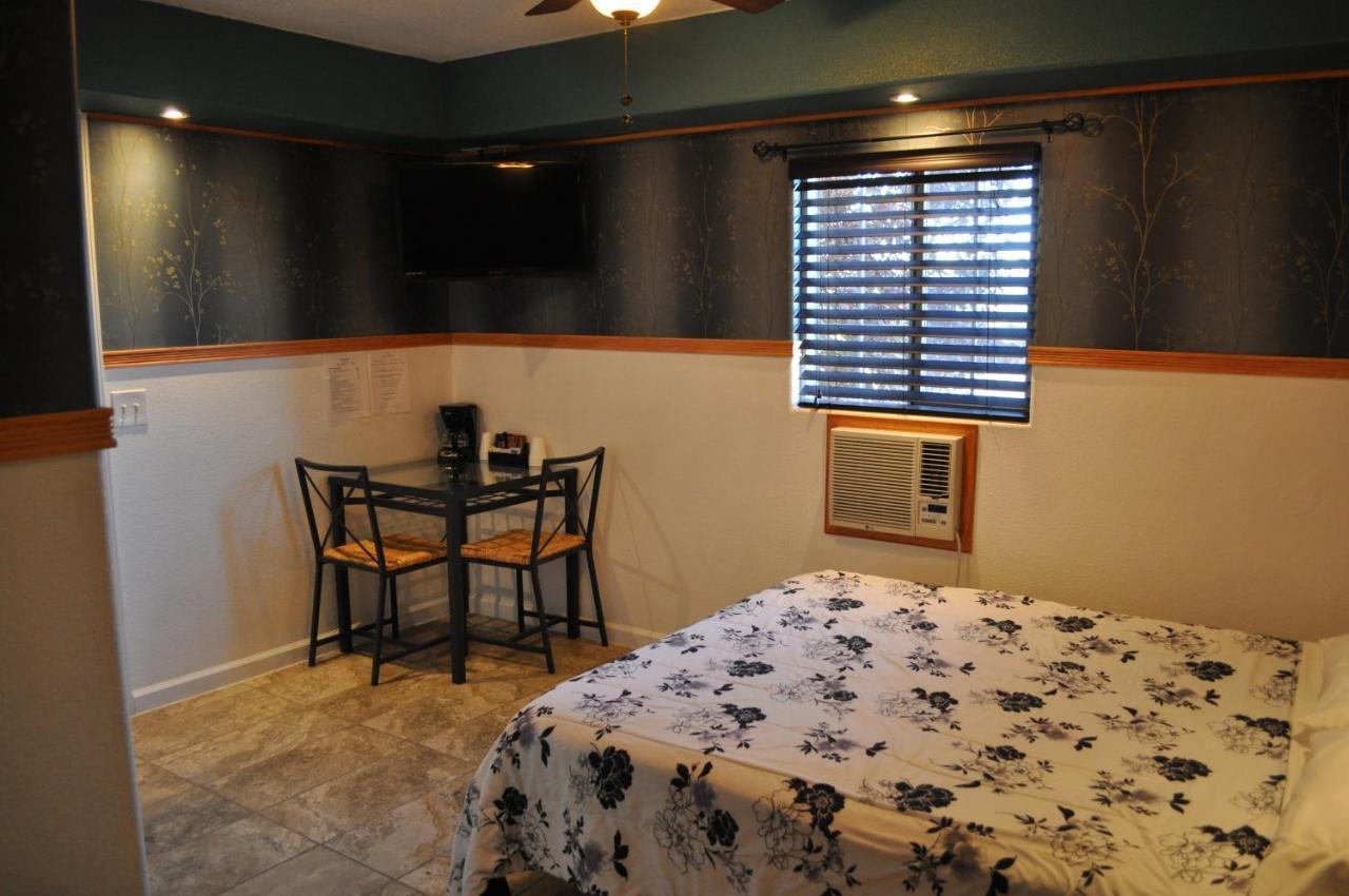 K7 Bed And Breakfast Паръмп Екстериор снимка