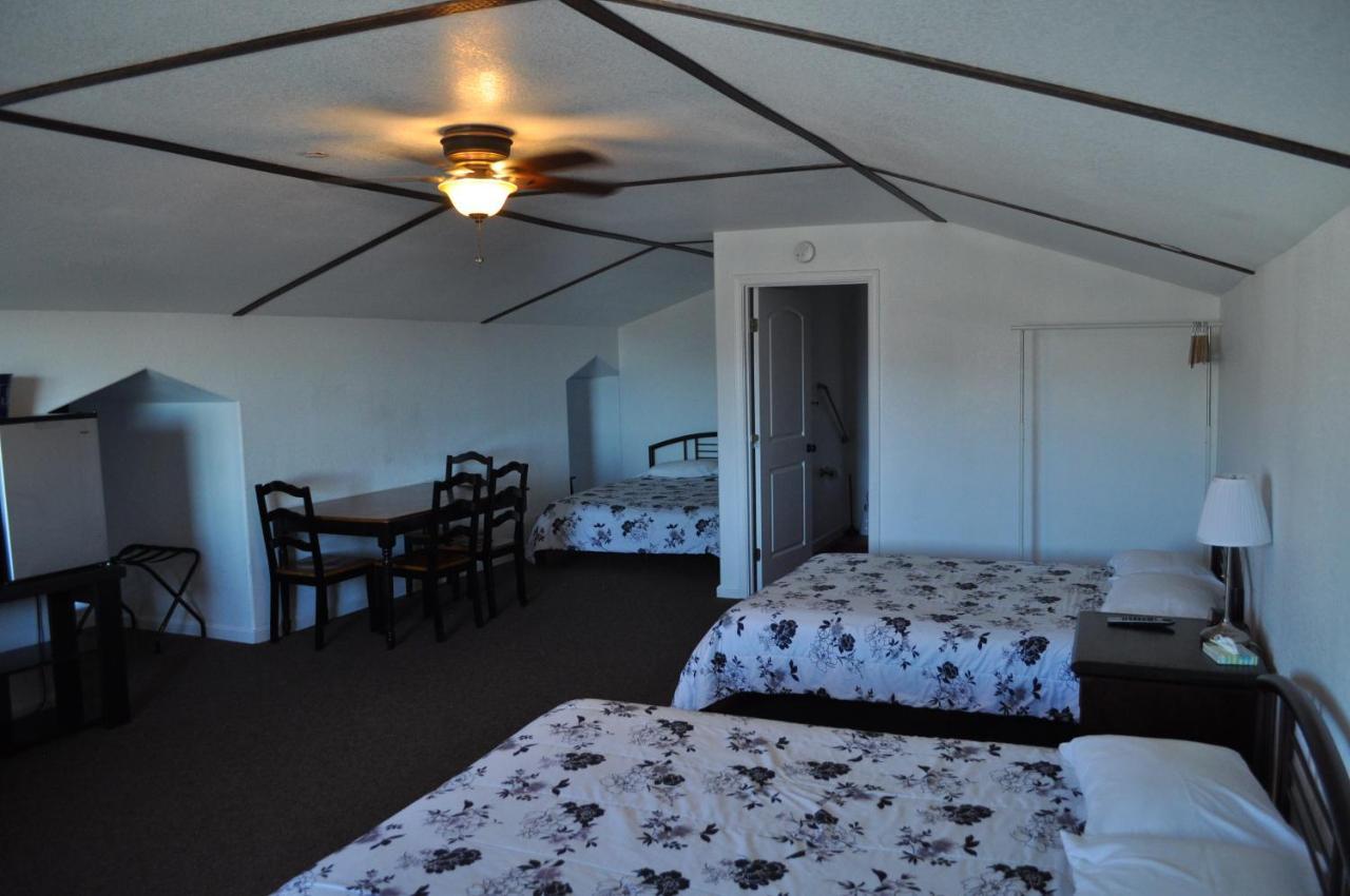 K7 Bed And Breakfast Паръмп Екстериор снимка