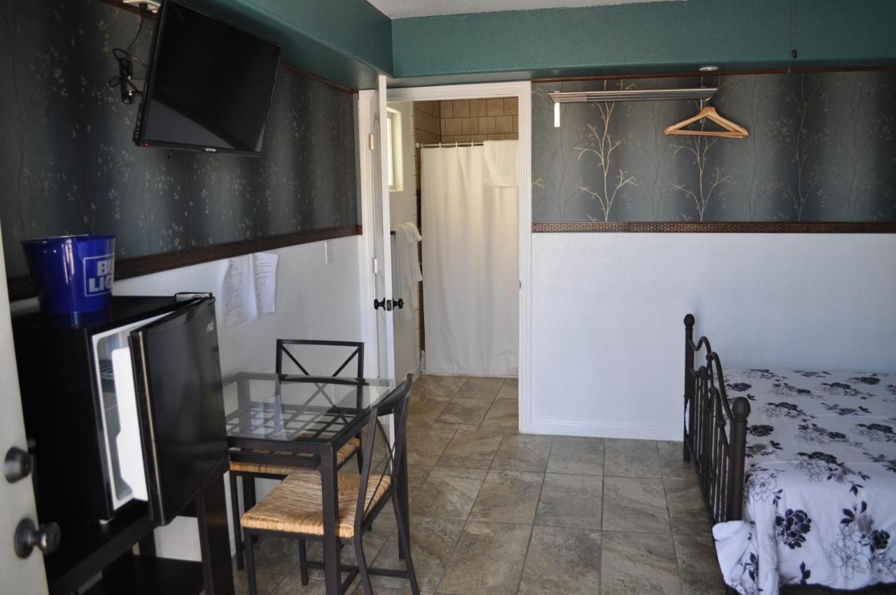 K7 Bed And Breakfast Паръмп Екстериор снимка