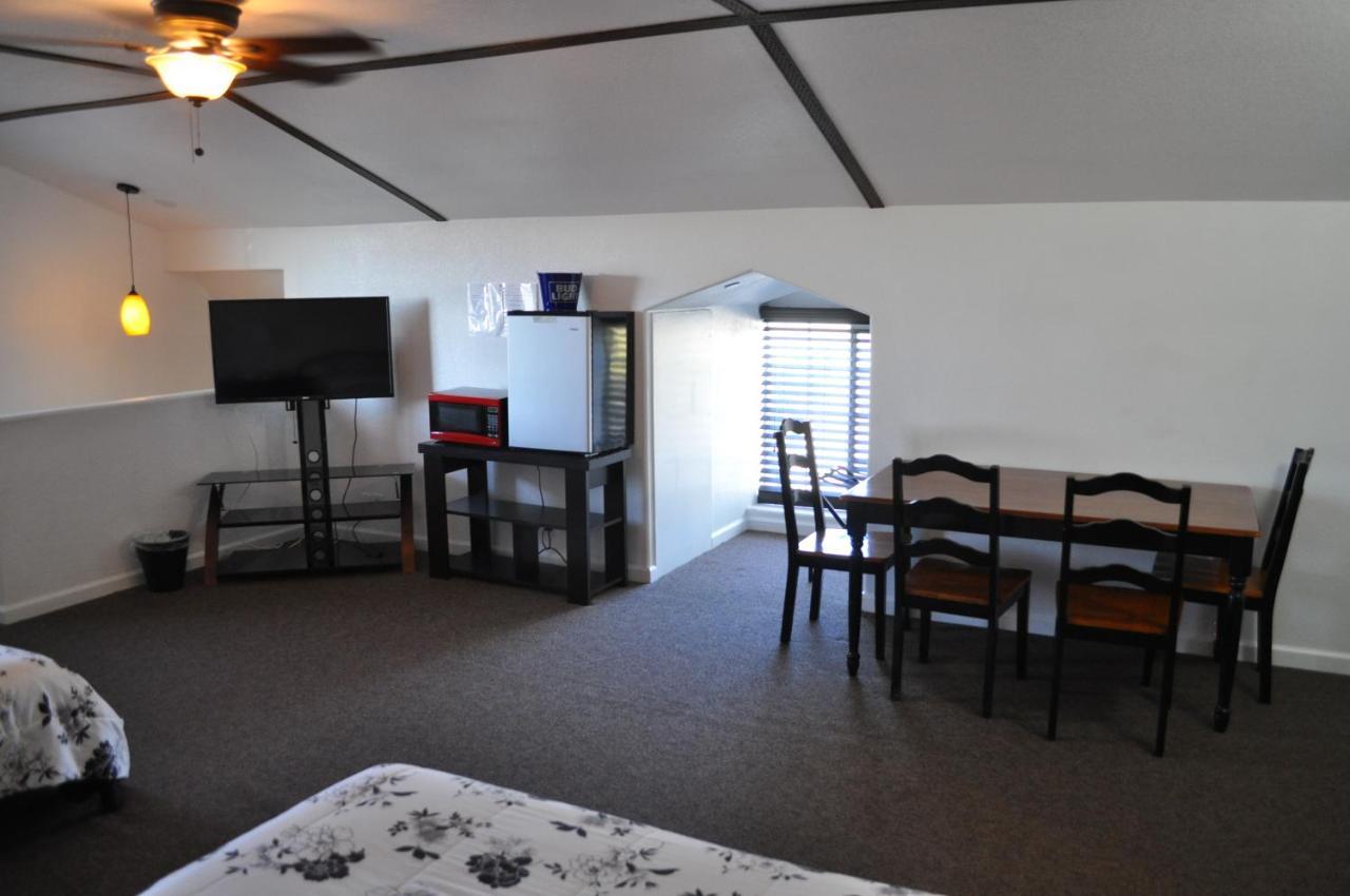 K7 Bed And Breakfast Паръмп Екстериор снимка