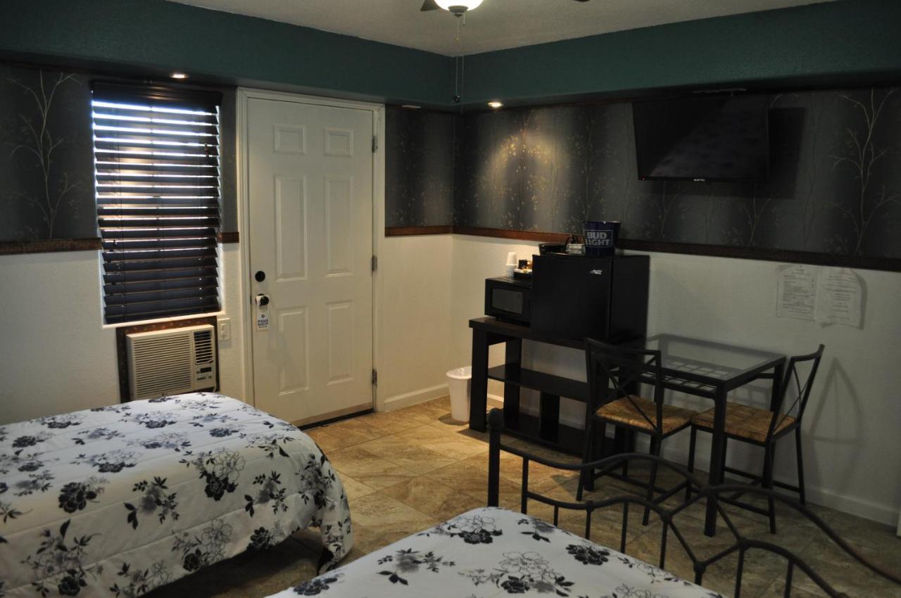 K7 Bed And Breakfast Паръмп Екстериор снимка