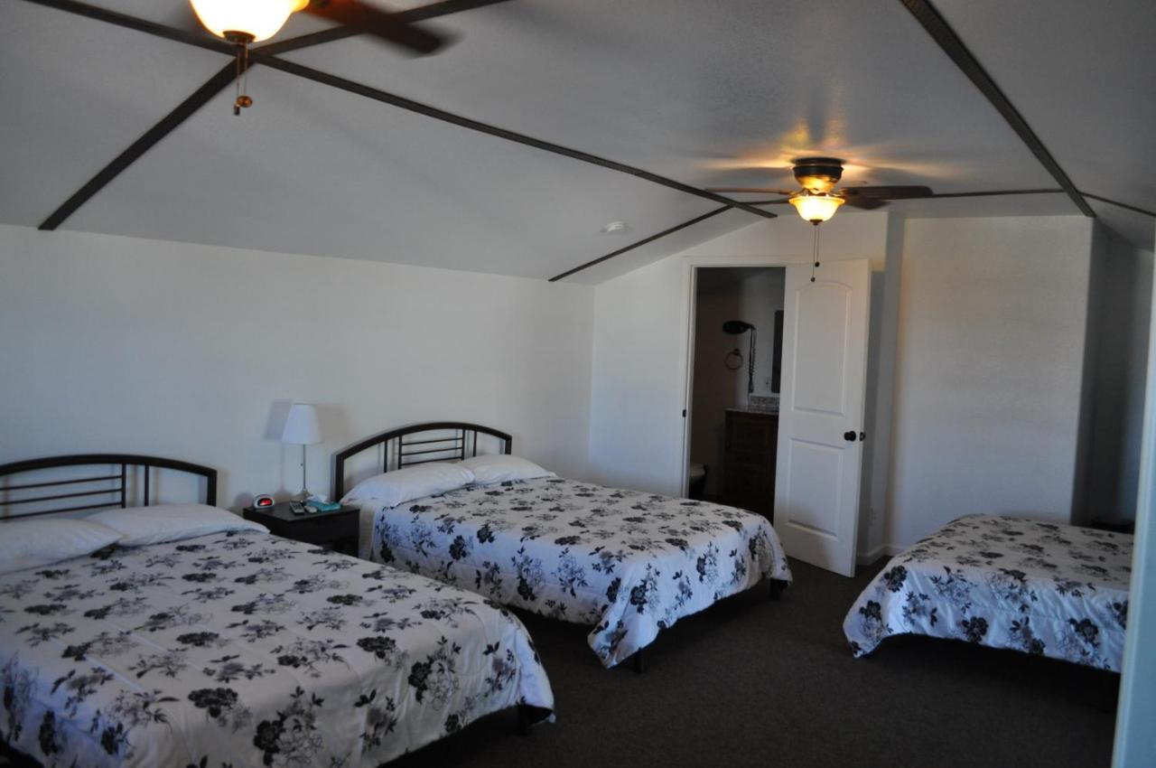 K7 Bed And Breakfast Паръмп Екстериор снимка