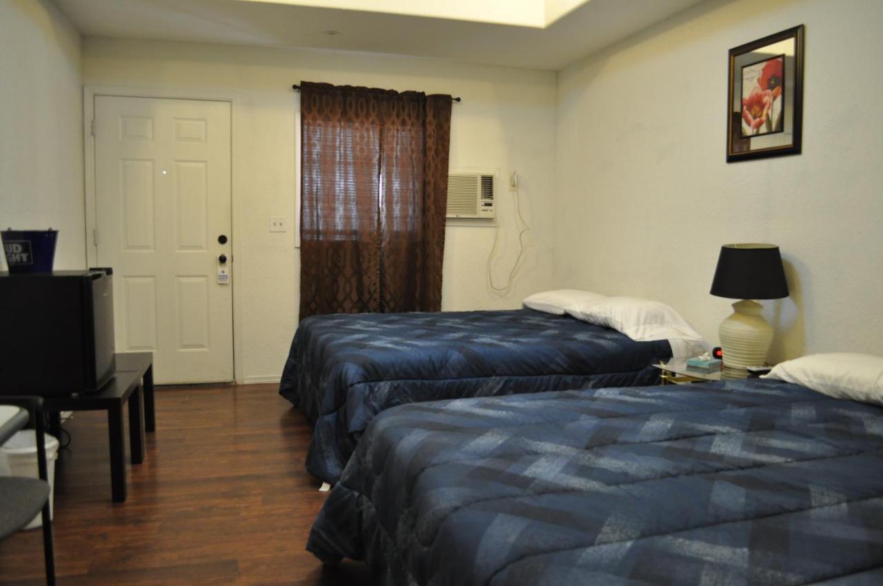 K7 Bed And Breakfast Паръмп Екстериор снимка