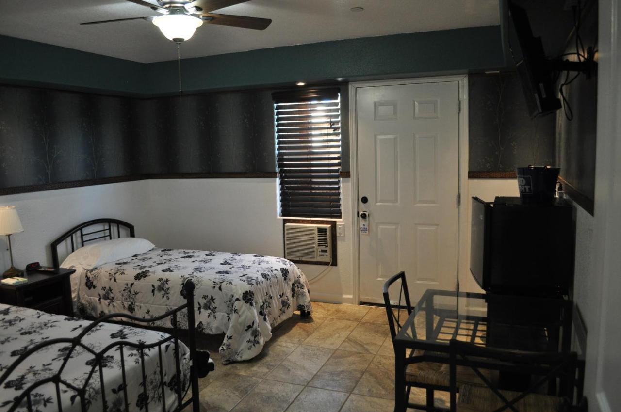 K7 Bed And Breakfast Паръмп Екстериор снимка