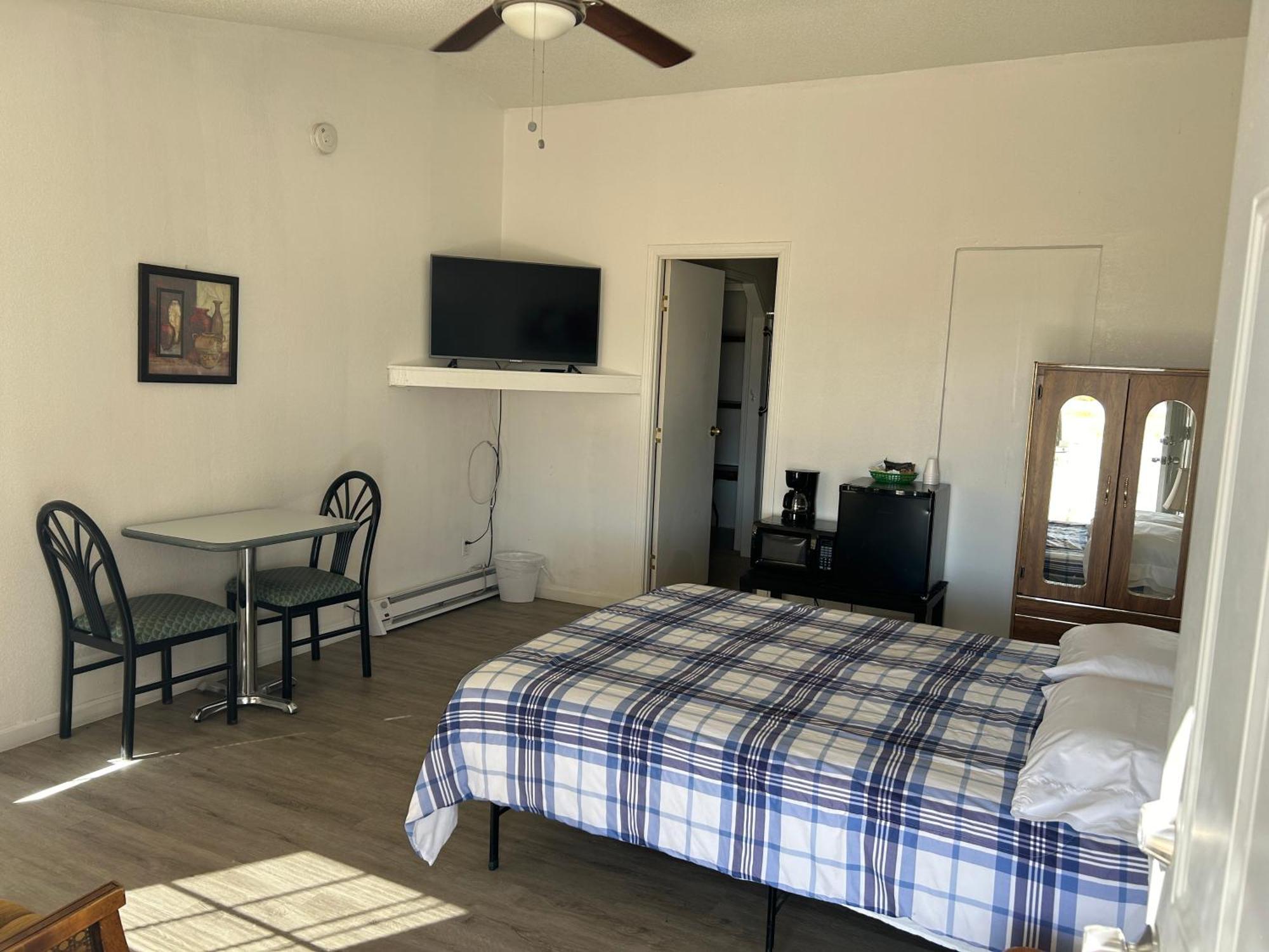 K7 Bed And Breakfast Паръмп Екстериор снимка